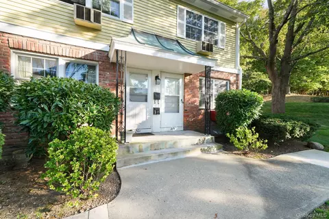 199 Parkside Dr, Ramapo, NY 10901