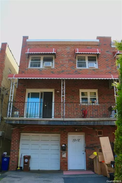 1012 E 233rd St, New York, NY 10466