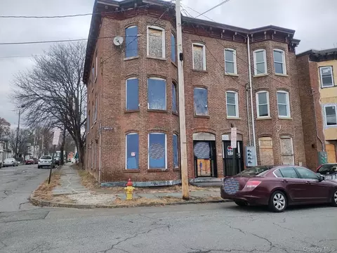 74 Van Ness St, Newburgh, NY 12550