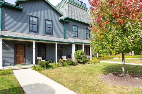 12 River Ridge Ct, Beacon, NY 12508