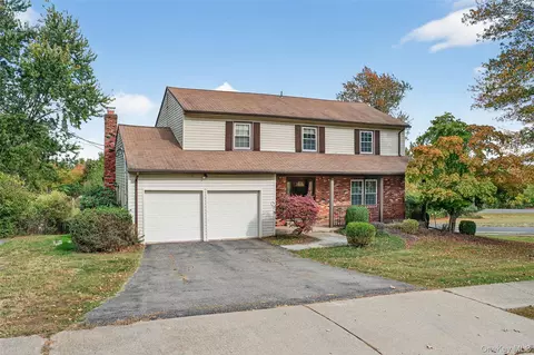 6 Neptune Ct, Monroe, NY 10950