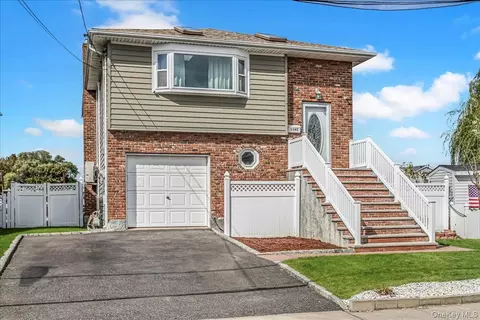 1165 Hastings Cir, Baldwin, NY 11510