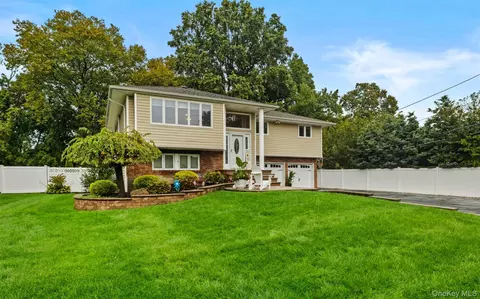 3 Farmstead Rd, Commack, NY 11725