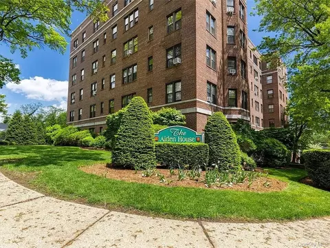 11 Alden Rd #4D, Larchmont, NY 10538