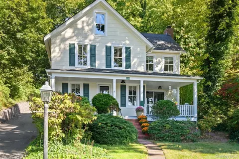 68 E Shore Rd, Huntington, NY 11743