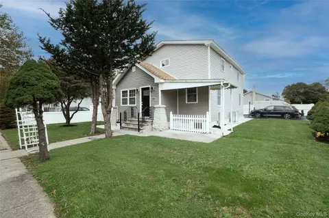 385 Clayton St, Central Islip, NY 11722