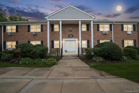 336 Lakeland Ave #5D, Sayville, NY 11782