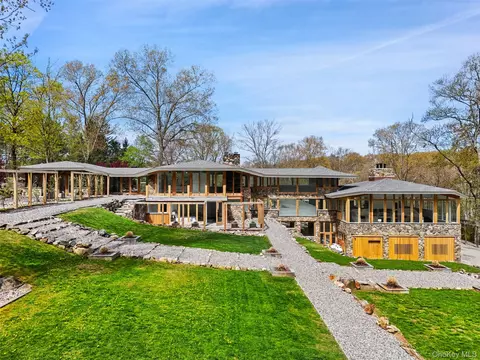 496 Haines Rd, Mount Kisco, NY 10549