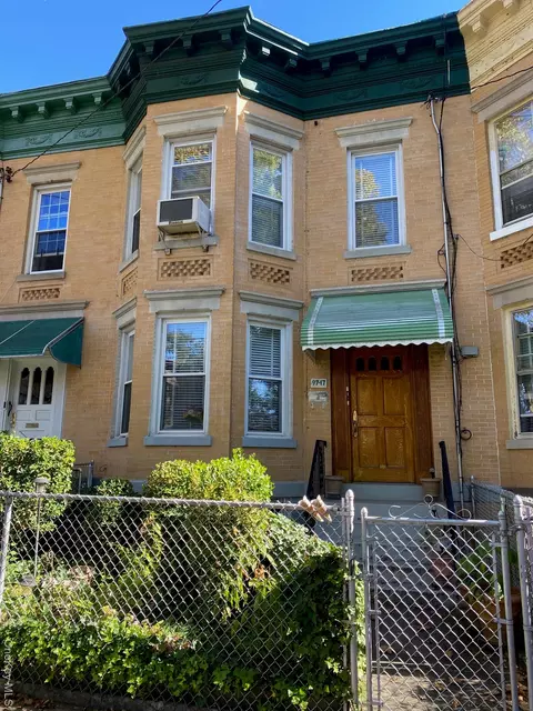97-17 76th St, New York, NY 11416