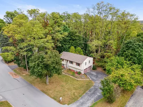4 Verven Rd, Arlington, NY 12603