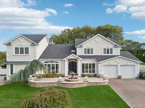 63 Fleetwood Rd, Commack, NY 11725