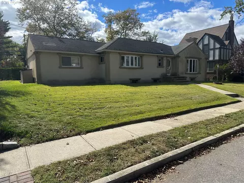 72 Cedar Rd, Malverne, NY 11565
