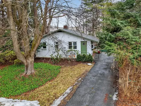 17 Townsend Blvd, Pawling, NY 12564