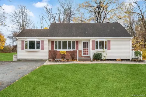 889 Fox Meadow Rd, Yorktown, NY 10598