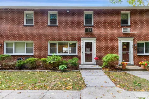 84 Charter Cir #84, Ossining, NY 10562