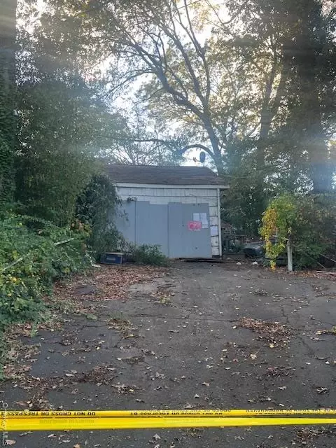 9 Woodland Rd, Miller Place, NY 11764