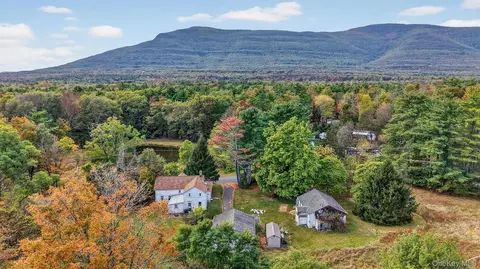 300 Band Camp Rd, Saugerties, NY 12477