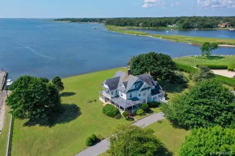 63 S Bay Ave, Eastport, NY 11941
