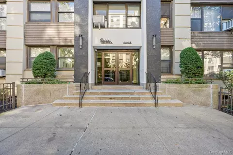 98-26 64 Ave #3D, Rego Park, NY 11374