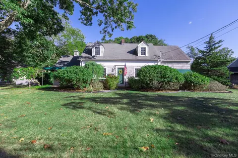 59 Union Ave, Center Moriches, NY 11934