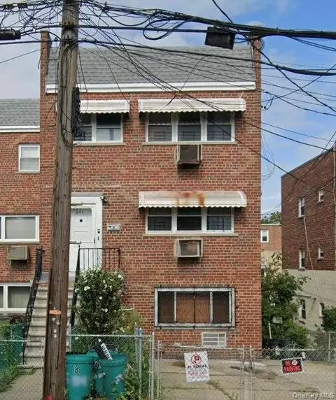 854 Throgs Neck Expwy, New York, NY 10465