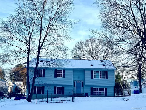 25 Clinton St, Middletown, NY 10940