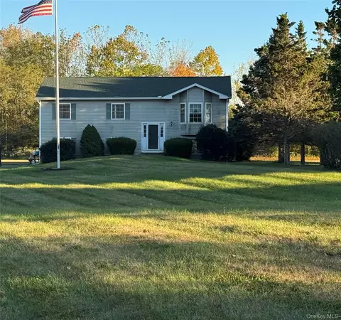 211 Robinson Ln, Wappinger, NY 12590