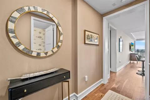 5 Renaissance Sq #19B, White Plains, NY 10601