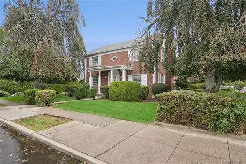 87 Elton St, West Hempstead, NY 11552