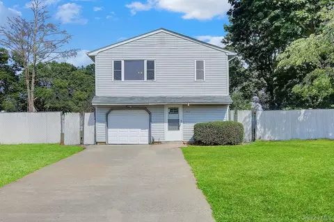 101 Miller Ave, Central Islip, NY 11722