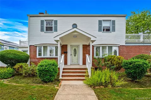 28 Elizabeth Ave, Hempstead, NY 11550