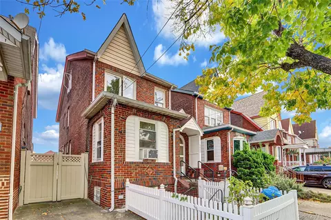 9003 Albert Rd, New York, NY 11417