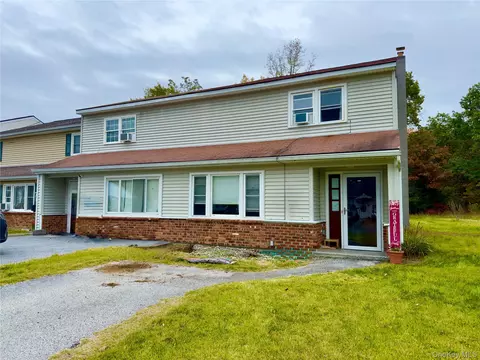 2 Coll Hollow Rd, Poughkeepsie, NY 12601