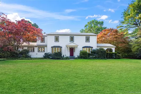 897 Ripley Ln, Oyster Bay, NY 11771