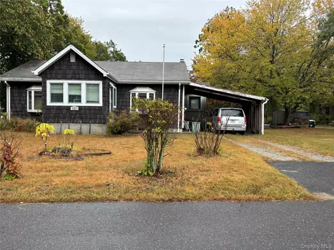 157 Pleasure Ave, Ronkonkoma, NY 11779