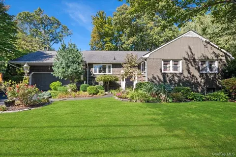 71 Cove Rd, Huntington, NY 11743