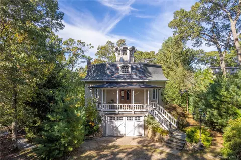 379 Wood Ln, Peconic, NY 11958