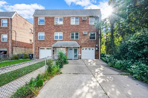 9010 70th Dr, New York, NY 11375