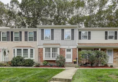3 Wilson Cmns, Yaphank, NY 11980