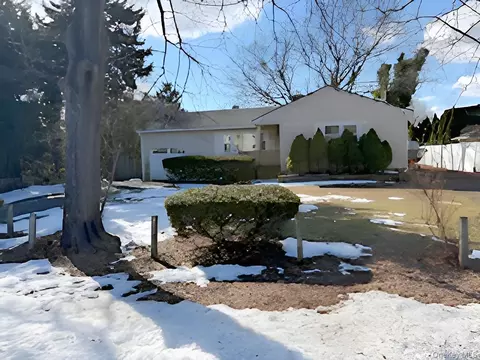 206 Edwards Ave, Sayville, NY 11782