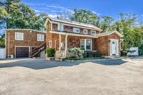 7 Albermarle Ave, Holtsville, NY 11742