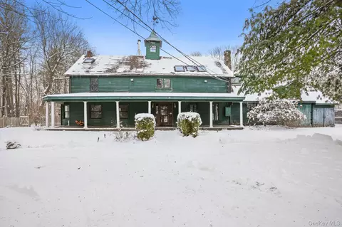 1780 Strawberry Rd, Yorktown, NY 10547