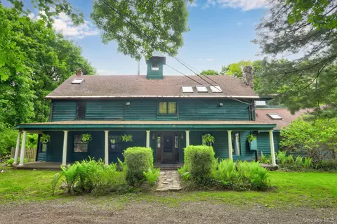 1780 Strawberry Rd, Yorktown, NY 10547