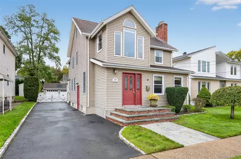 149 Hughes Pl, North Hempstead, NY 11507