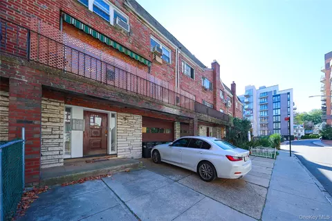 11708 Curzon Rd, New York, NY 11418