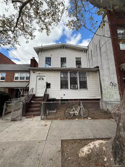 10849 43rd Ave, New York, NY 11368