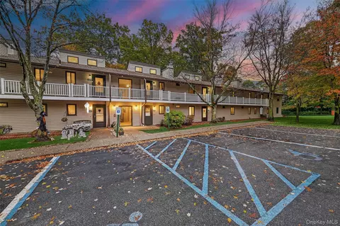 41 Berwynn Rd #D2, Harriman, NY 10926