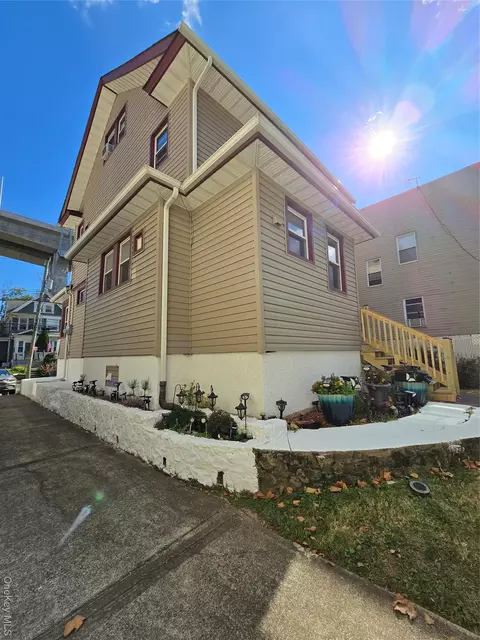 28 Morningstar Rd, Staten Island, NY 10303