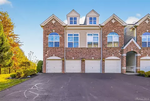 1313 Balsam Dr, New Windsor, NY 12553