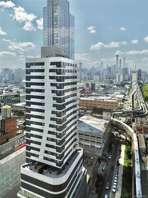 2416 Queens Plz S #2D, New York, NY 11101